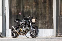 Une Moto personnalisée Ducati pour coureur de relais routier construite par Smokin’ Motorcycles.