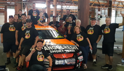 L'équipe de Sieders célèbre son championnat dans la dernière saison des Utes V8 australiens